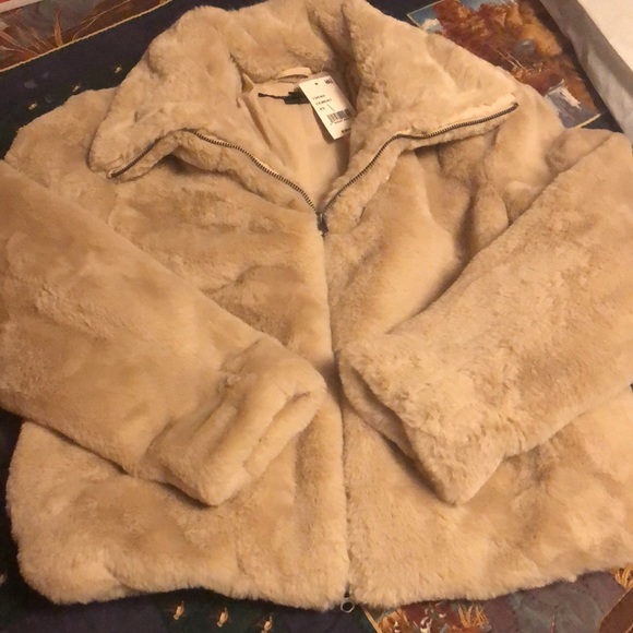 NWT BEAUTIFUL faux fur jacket - Picture 15 of 15